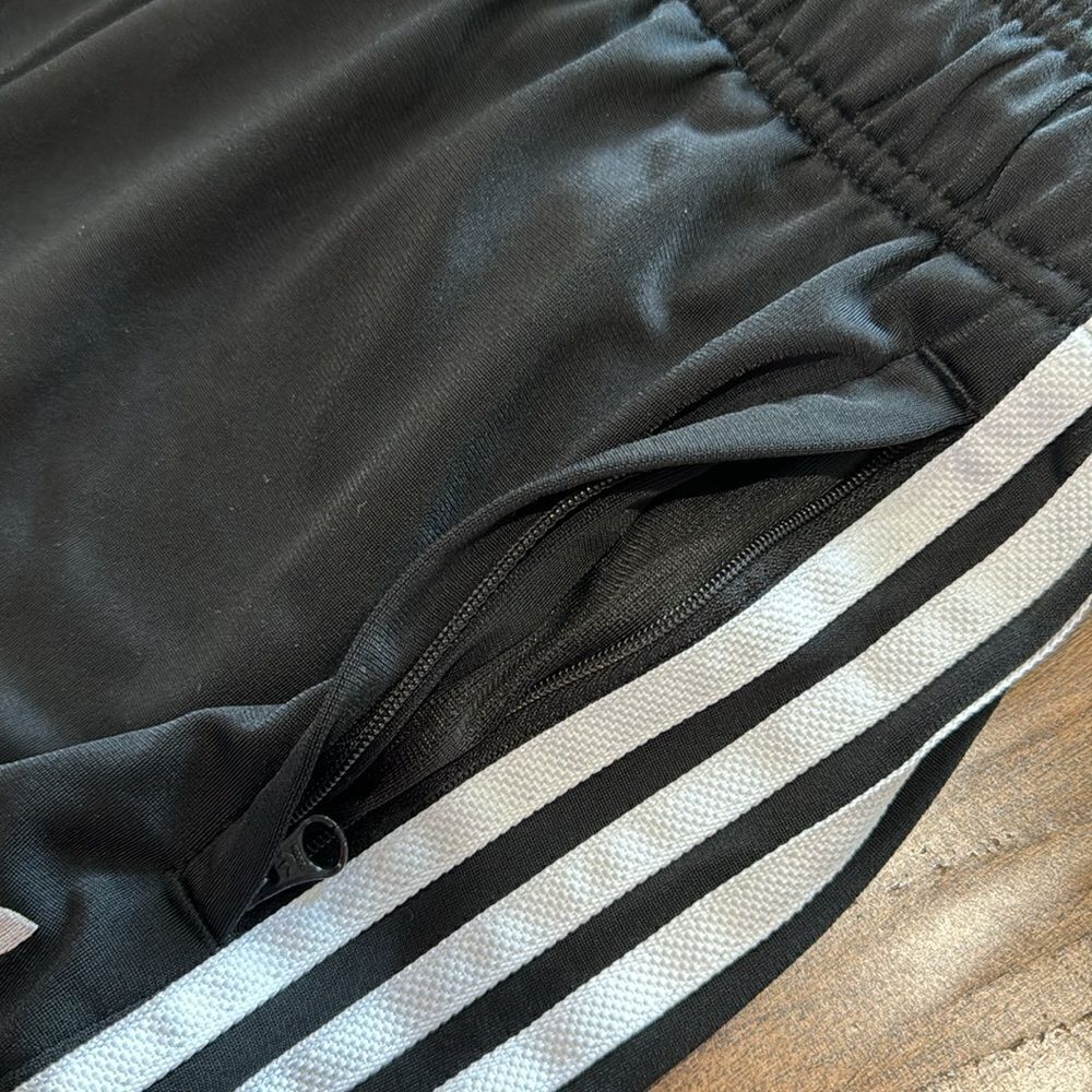 Girls Adidas joggers. Black. Sz L - Picture 2 of 3